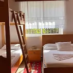 Ana بيت شباب بيرات