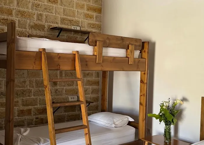 Auberge de jeunesse Ana *